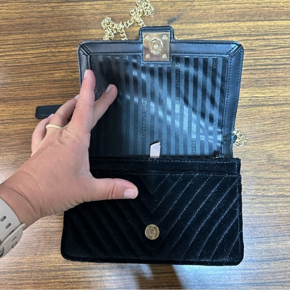 Victoria's Secret Quilt small Shoulder Bag Black Velvet Studded classic romantic - Picture 4 of 11